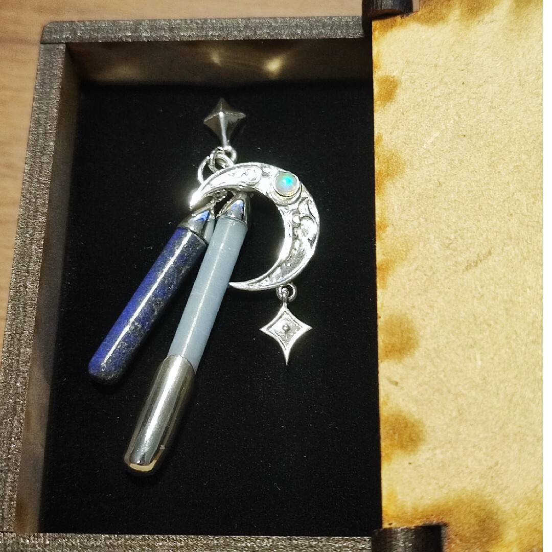 SQUARE ENIX - メネフィナイヤリングの通販 by かもめ丸's shop SQUARE ENIX - メネフィナイヤリングの通販 by かもめ丸's shop