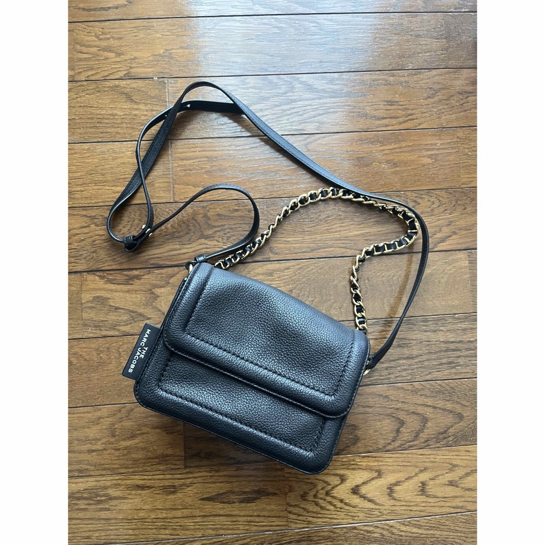 MARC JACOBS(マークジェイコブス)のTHE MINI CUSHION BAG BLACK マークジェイコブス レディースのバッグ(ショルダーバッグ)の商品写真