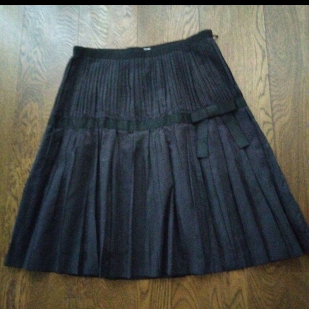 TO BE CHIC(トゥービーシック)のTO BE CHIC  スカート　42  ブラック レディースのスカート(ひざ丈スカート)の商品写真
