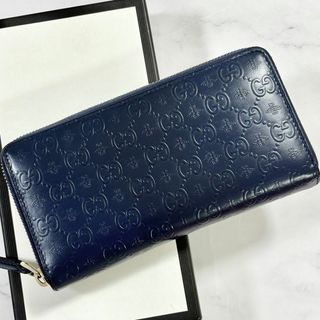 グッチ(Gucci)の希少✨美品　GUCCI　長財布　ラウンドジップ　ビー　エンボス　シマ　ネイビー(長財布)