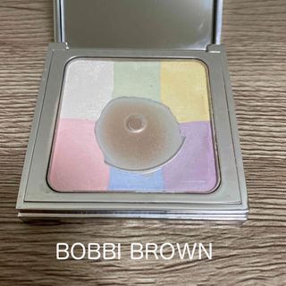 ボビイブラウン(BOBBI BROWN)のボビイブラウン ブライトニング フィニッシング パウダー ポーセリンパール(フェイスパウダー)