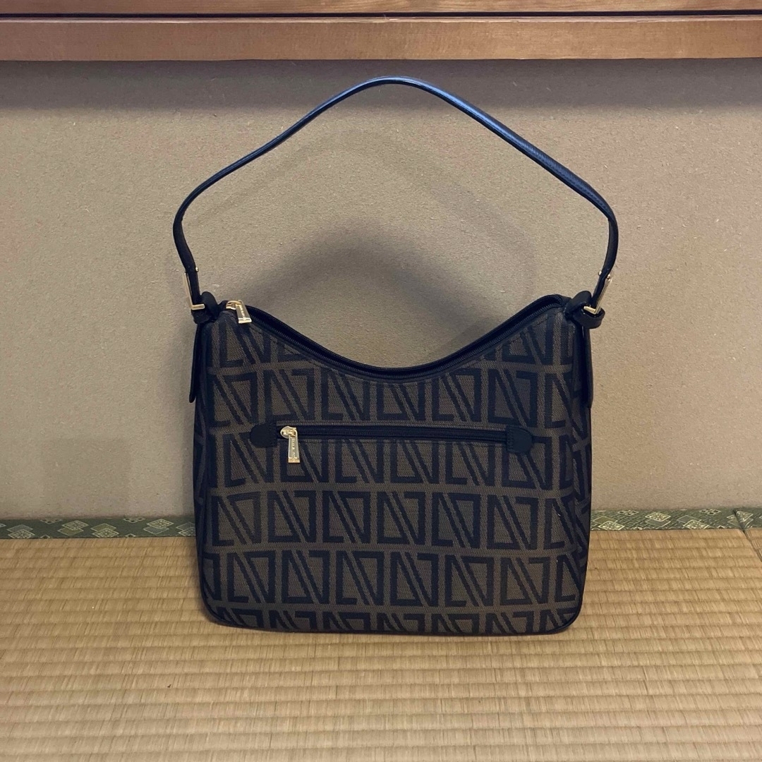 DAIANA VALENTINO ショルダーバッグ レディースのバッグ(ショルダーバッグ)の商品写真