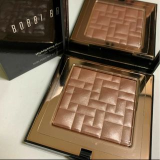 ボビイブラウン(BOBBI BROWN)のボビイブラウン　ハイライティングパウダー　L01 チークカラー　フェイスパウダー(フェイスカラー)