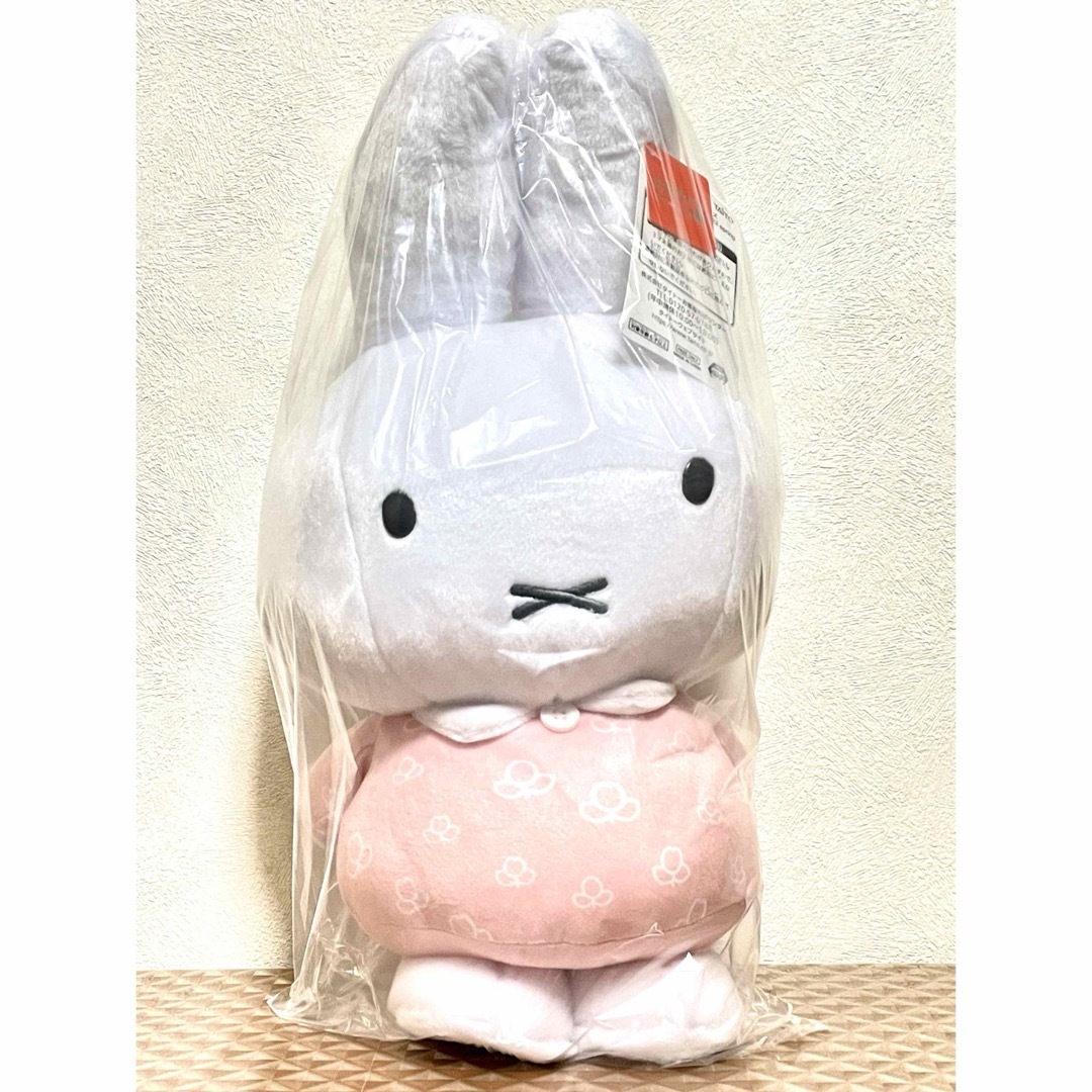 miffy(ミッフィー)の【新品】ミッフィー✧特大サイズ (ペールピンク) (ダークグレー) 2種セット エンタメ/ホビーのおもちゃ/ぬいぐるみ(ぬいぐるみ)の商品写真