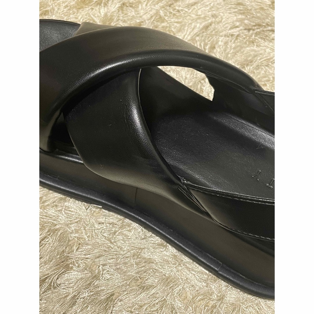 CITY シンセティックレザークロスサンダル CITY シンセティックレザークロスサンダル