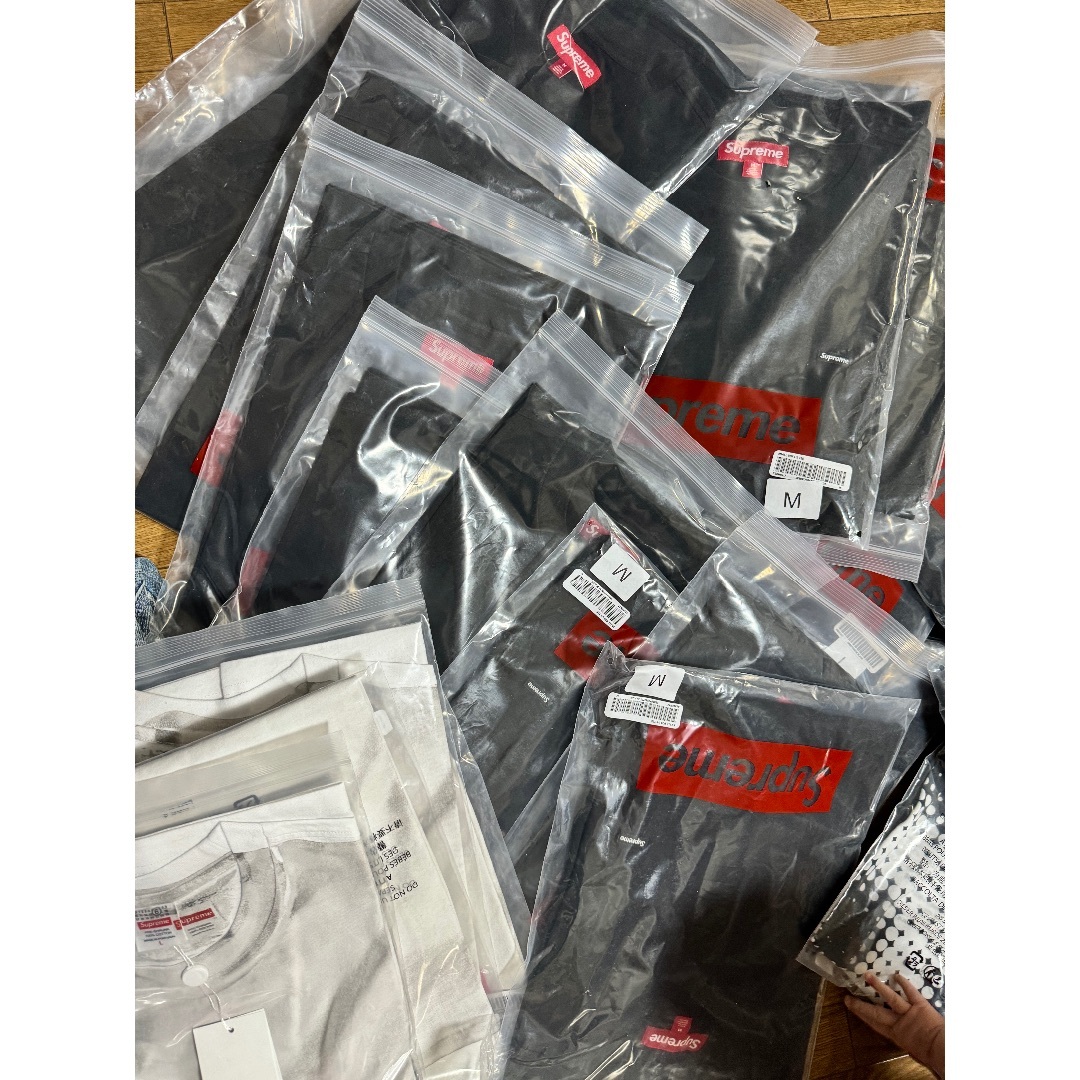 Supreme(シュプリーム)のSupreme small box logo teeスモールボックス黒　L メンズのトップス(Tシャツ/カットソー(七分/長袖))の商品写真