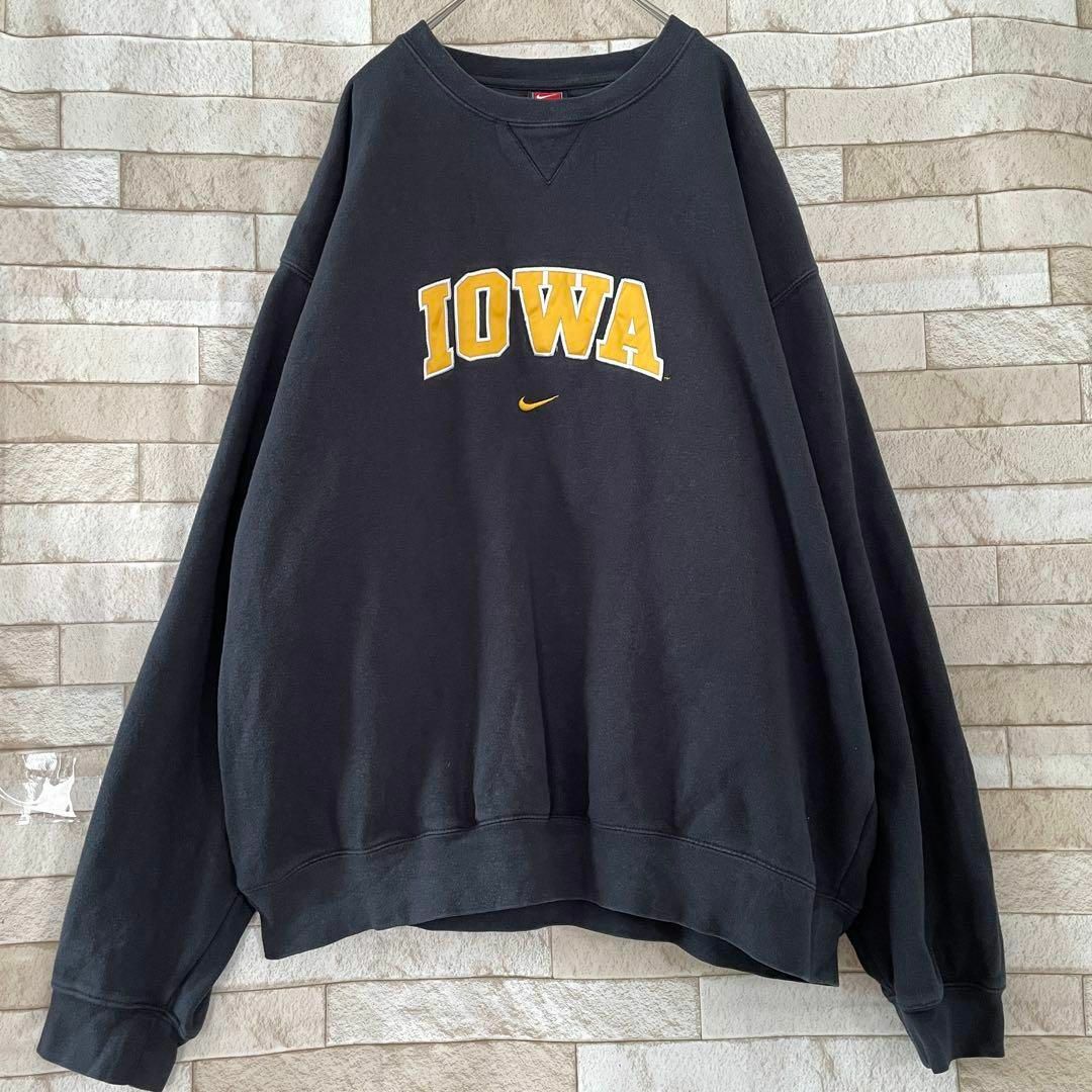 NIKE(ナイキ)のNIKE ナイキ スウェット センター刺繍 IOWA 裏起毛 黒 2XL メンズのトップス(スウェット)の商品写真