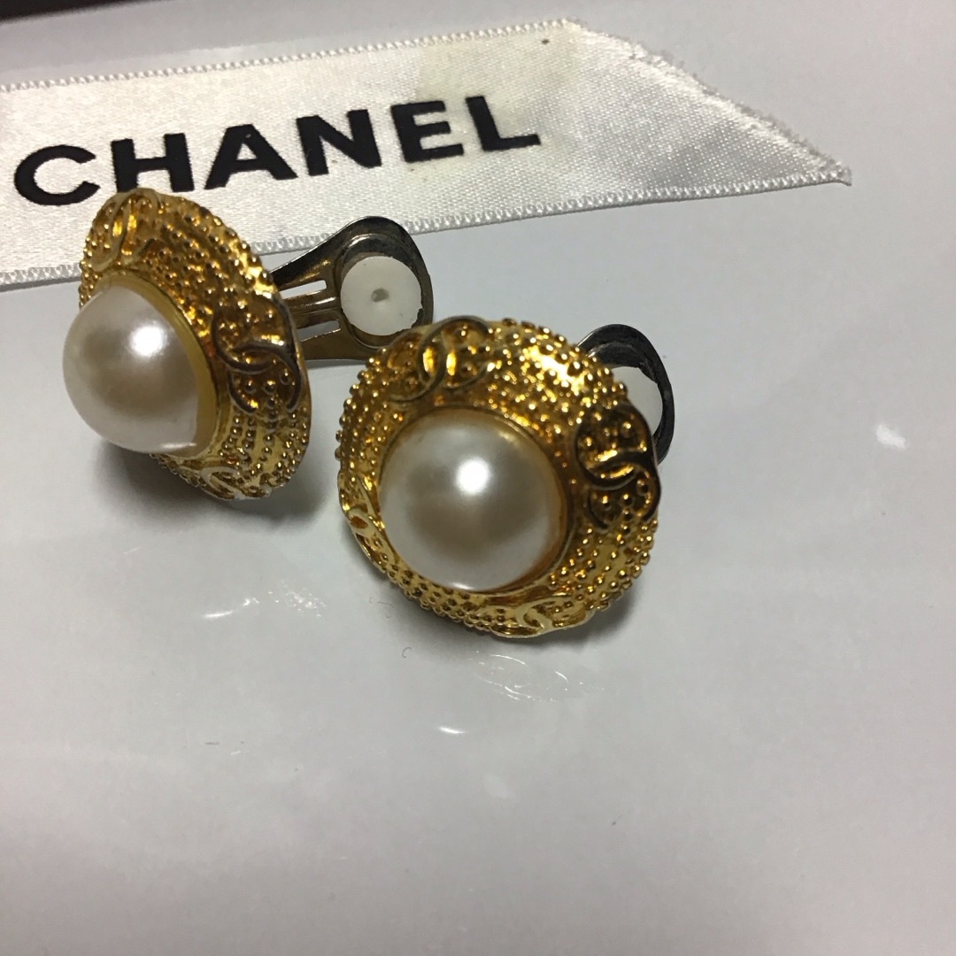 CHANEL(シャネル)のCHANEL シャネル　ココマーク　フェイクパールイヤリング レディースのアクセサリー(ネックレス)の商品写真