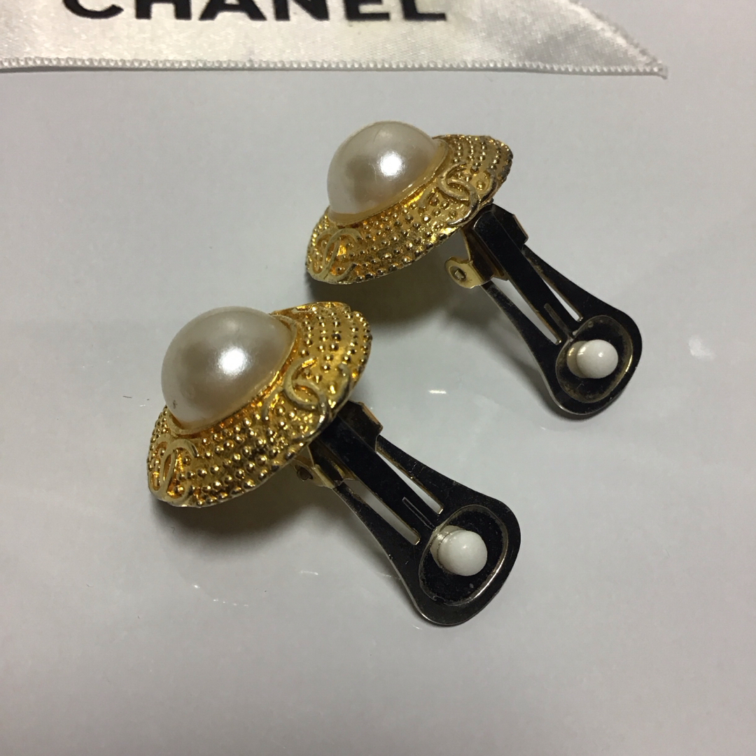 CHANEL(シャネル)のCHANEL シャネル　ココマーク　フェイクパールイヤリング レディースのアクセサリー(ネックレス)の商品写真