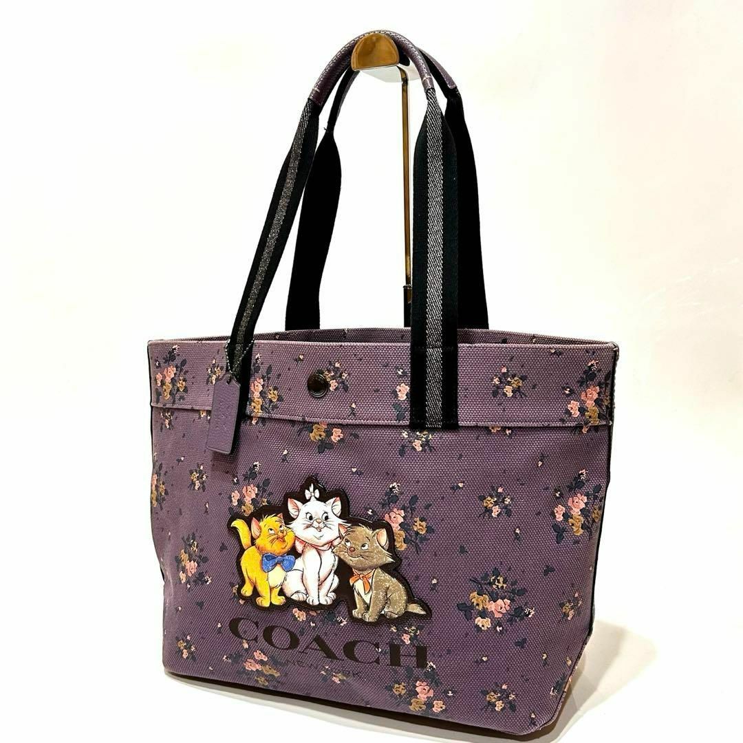 COACH(コーチ)の【美品】 COACH ディズニーコラボ　トートバッグ　おしゃれキャット　花柄 レディースのバッグ(トートバッグ)の商品写真