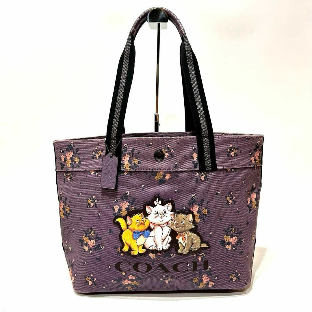 COACH(コーチ)の【美品】 COACH ディズニーコラボ　トートバッグ　おしゃれキャット　花柄 レディースのバッグ(トートバッグ)の商品写真