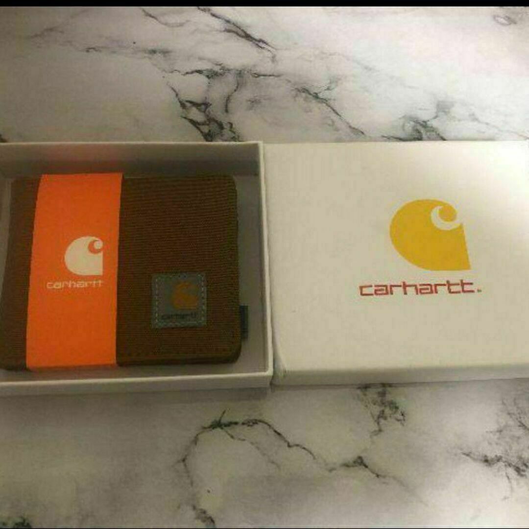 carhartt(カーハート)のCarhartt カーハート 二つ折り財布 財布 サイフ ブラウン 箱付き メンズのファッション小物(折り財布)の商品写真