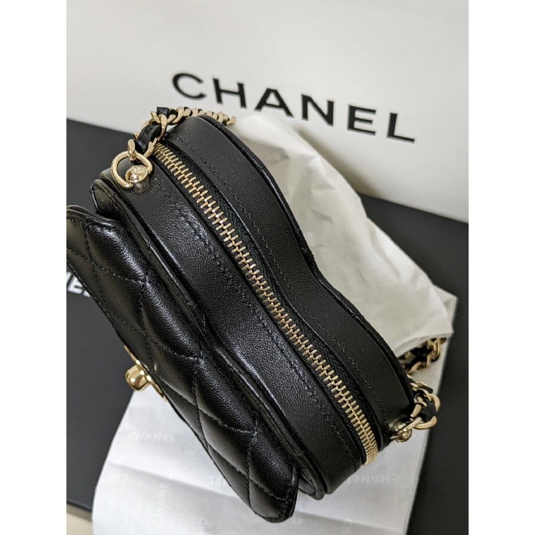 CHANEL(シャネル)の【新品】CHANEL　シャネル マトラッセ ハートチェーンショルダー 黒 レディースのバッグ(ショルダーバッグ)の商品写真