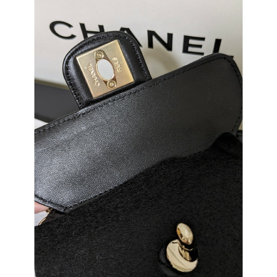 CHANEL(シャネル)の【新品】CHANEL　シャネル マトラッセ ハートチェーンショルダー 黒 レディースのバッグ(ショルダーバッグ)の商品写真