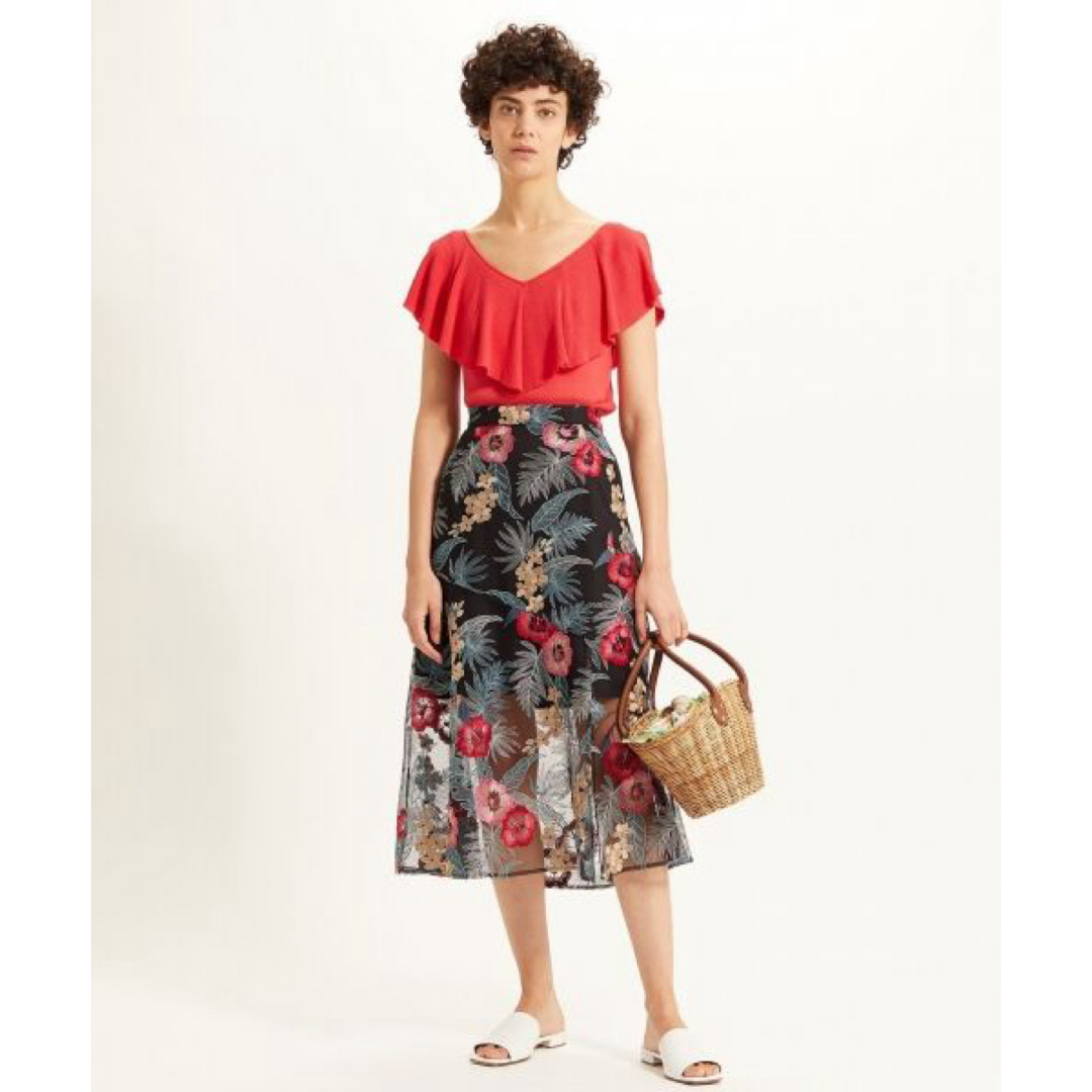 GRACE CONTINENTAL(グレースコンチネンタル)のグレースコンチネンタル　ボタニカルバード刺繍スカート レディースのスカート(ロングスカート)の商品写真