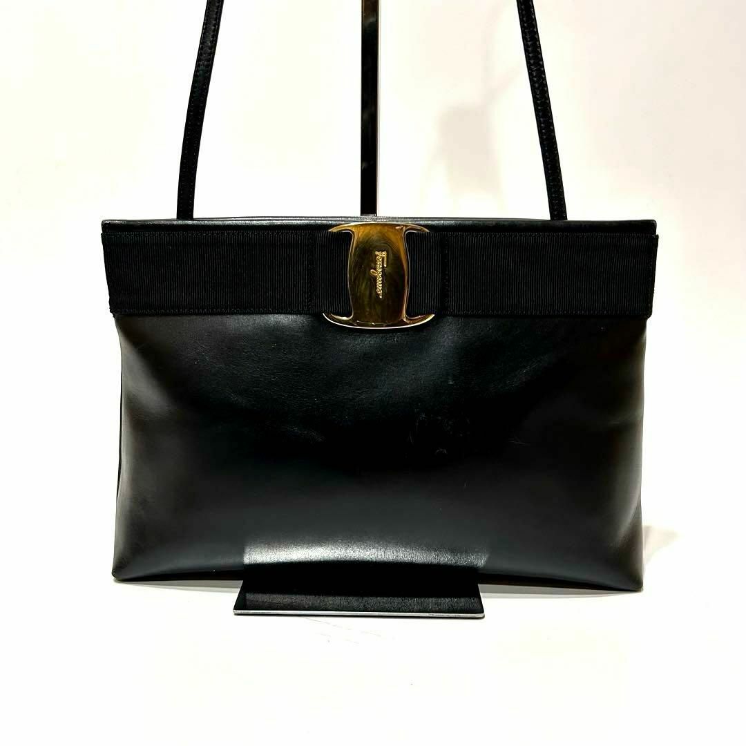 Salvatore Ferragamo(サルヴァトーレフェラガモ)の【美品】Salvatore Ferragamo ヴァラ　ショルダーバッグ レディースのバッグ(ショルダーバッグ)の商品写真