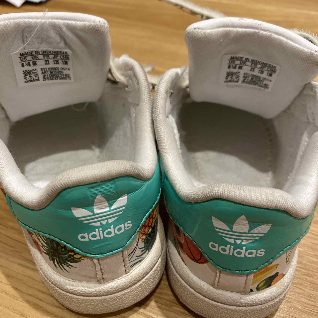 adidas(アディダス)の子供靴　adidas 13.5cm キッズ/ベビー/マタニティのベビー靴/シューズ(~14cm)(スニーカー)の商品写真