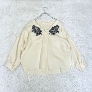 VIVIENNE TAM - 美品♡vivienne tam 刺繍ブラウス　リネン混　ギャザー　Vネック