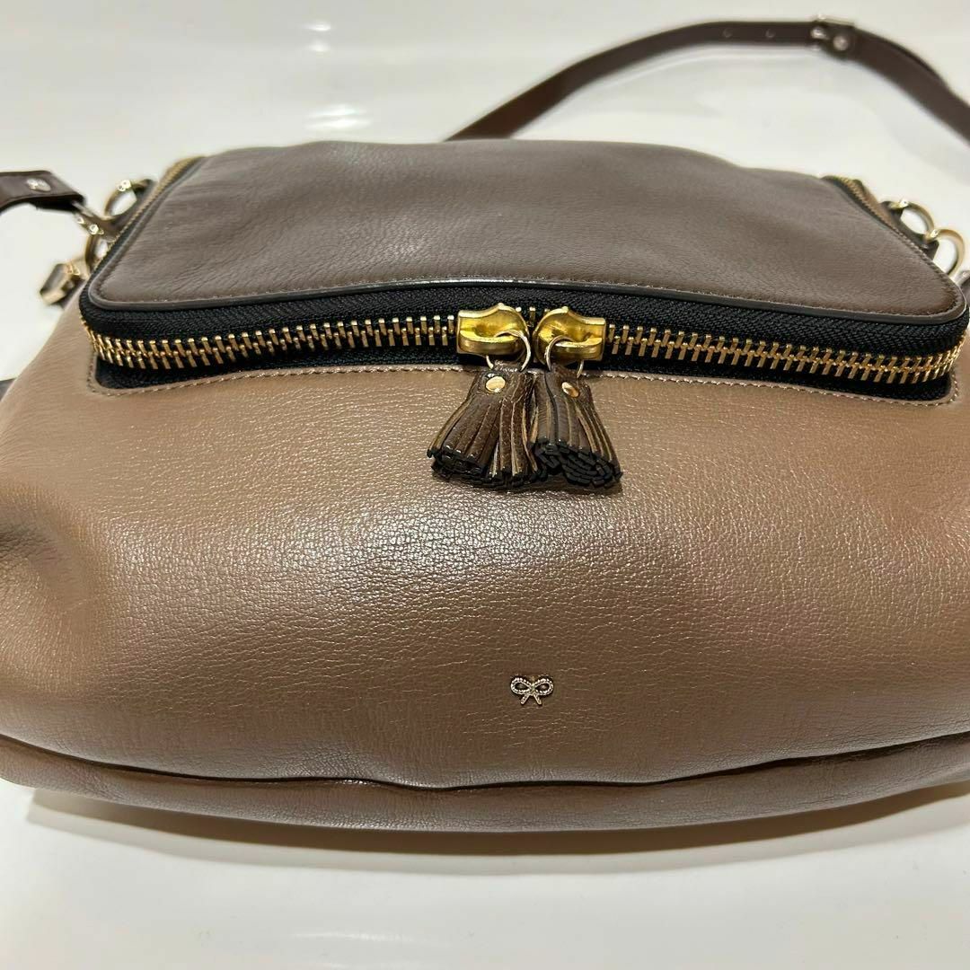 ANYA HINDMARCH(アニヤハインドマーチ)の【美品】ANYA HINDMARCH マキシジップサッチェル　2way バンド レディースのバッグ(ショルダーバッグ)の商品写真