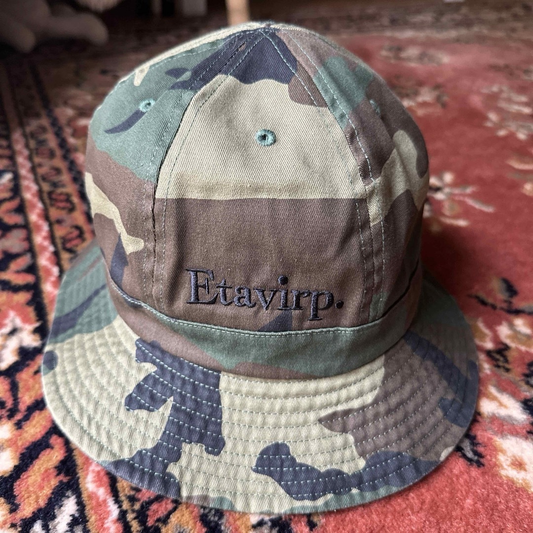 1LDK SELECT(ワンエルディーケーセレクト)の【新品】Etavirp Logo Bucket Hat.camo S/M メンズの帽子(ハット)の商品写真