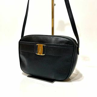 サルヴァトーレフェラガモ(Salvatore Ferragamo)の【美品】Salvatore Ferragamo ヴァラ　ショルダーバッグ(ショルダーバッグ)