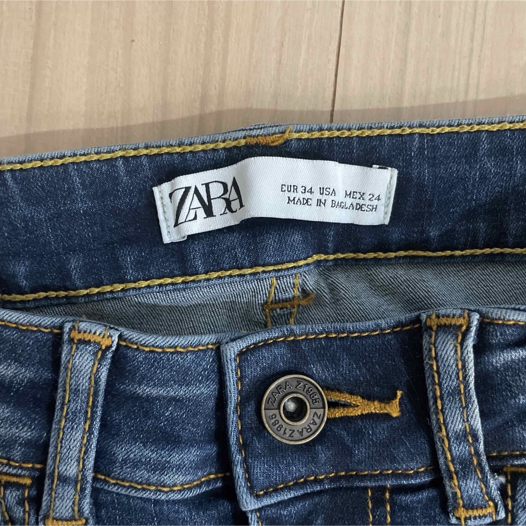 ZARA(ザラ)のZARAクラッシュ スキニーデニム 24 レディースのパンツ(デニム/ジーンズ)の商品写真