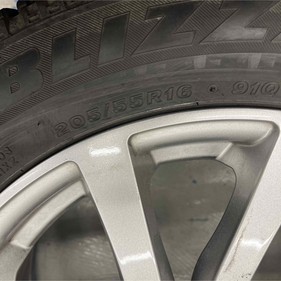 BRIDGESTONE(ブリヂストン)のレクサスCT200hスタッドレスタイヤホイル付205/55R16 自動車/バイクの自動車(タイヤ・ホイールセット)の商品写真