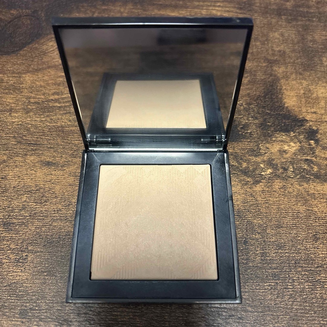 BURBERRY(バーバリー)のnude sheer luminous pressed powder - # n コスメ/美容のベースメイク/化粧品(フェイスパウダー)の商品写真