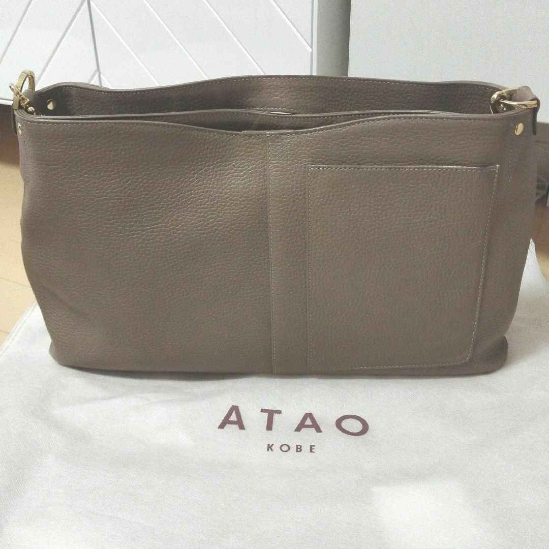 ATAO(アタオ)の美品✨アタオ　エルヴィ　トープ レディースのバッグ(ハンドバッグ)の商品写真