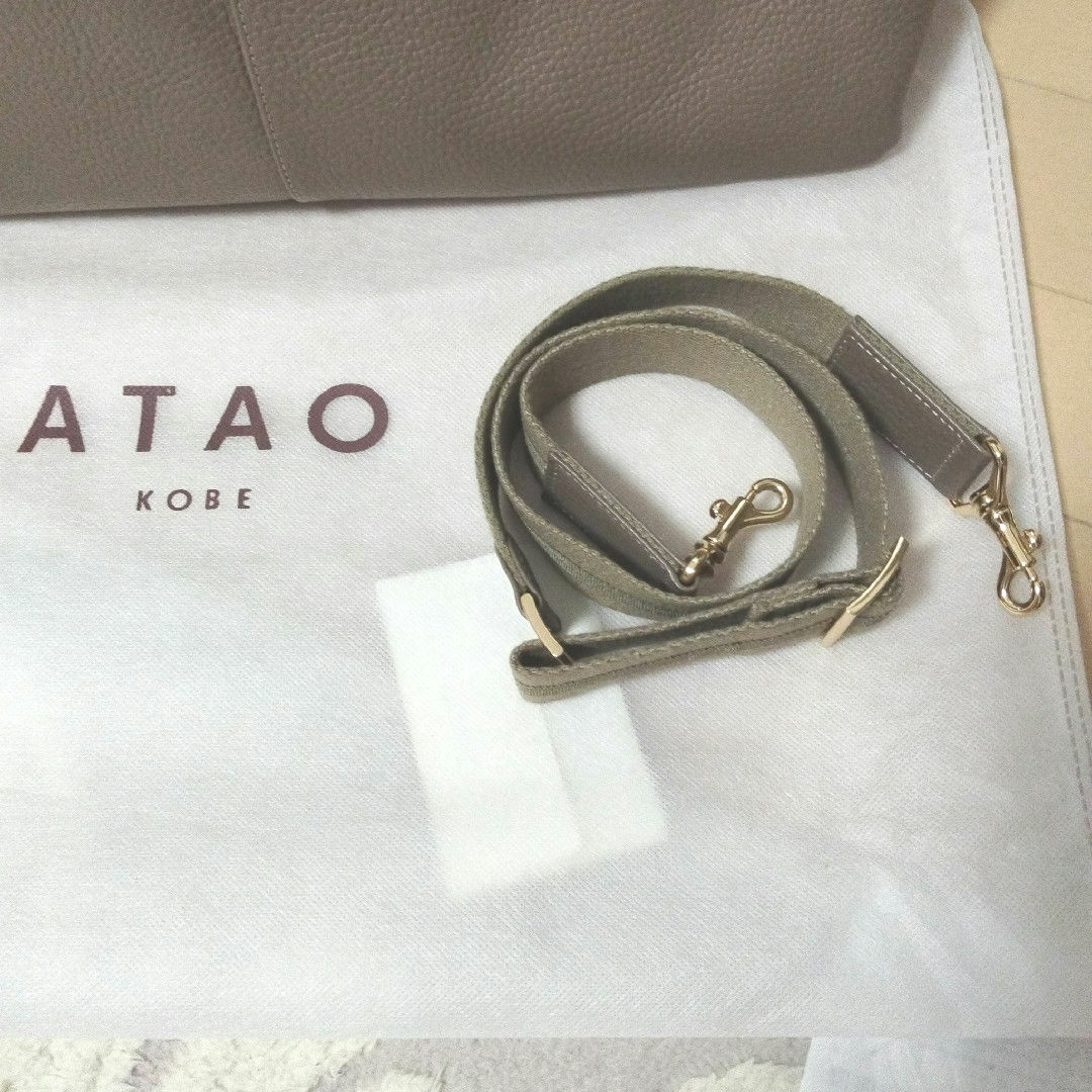 ATAO(アタオ)の美品✨アタオ　エルヴィ　トープ レディースのバッグ(ハンドバッグ)の商品写真