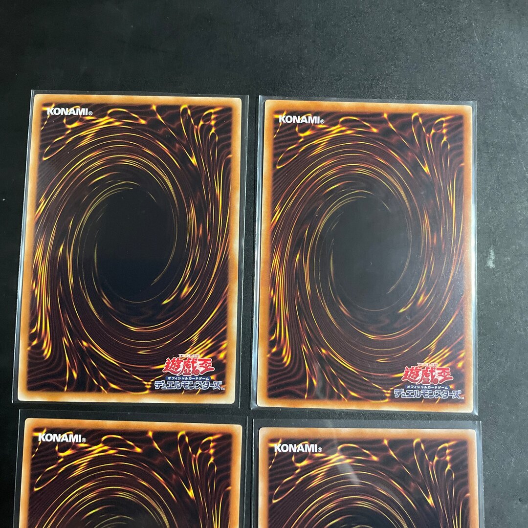 遊戯王(ユウギオウ)のブラックマジシャン　4枚 エンタメ/ホビーのトレーディングカード(シングルカード)の商品写真