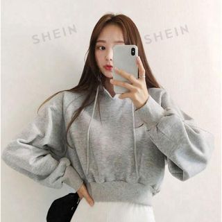 シーイン(SHEIN)のSHEIN シーイン クロップドフード付きパーカー ライトグレー(パーカー)