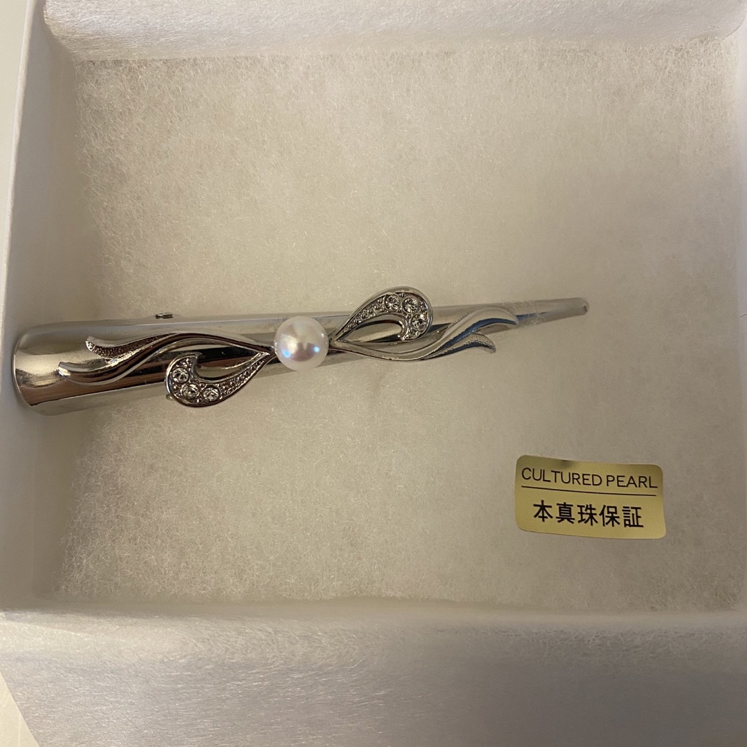 真珠　ヘアクリップ　ヘアアクセ レディースのヘアアクセサリー(バレッタ/ヘアクリップ)の商品写真