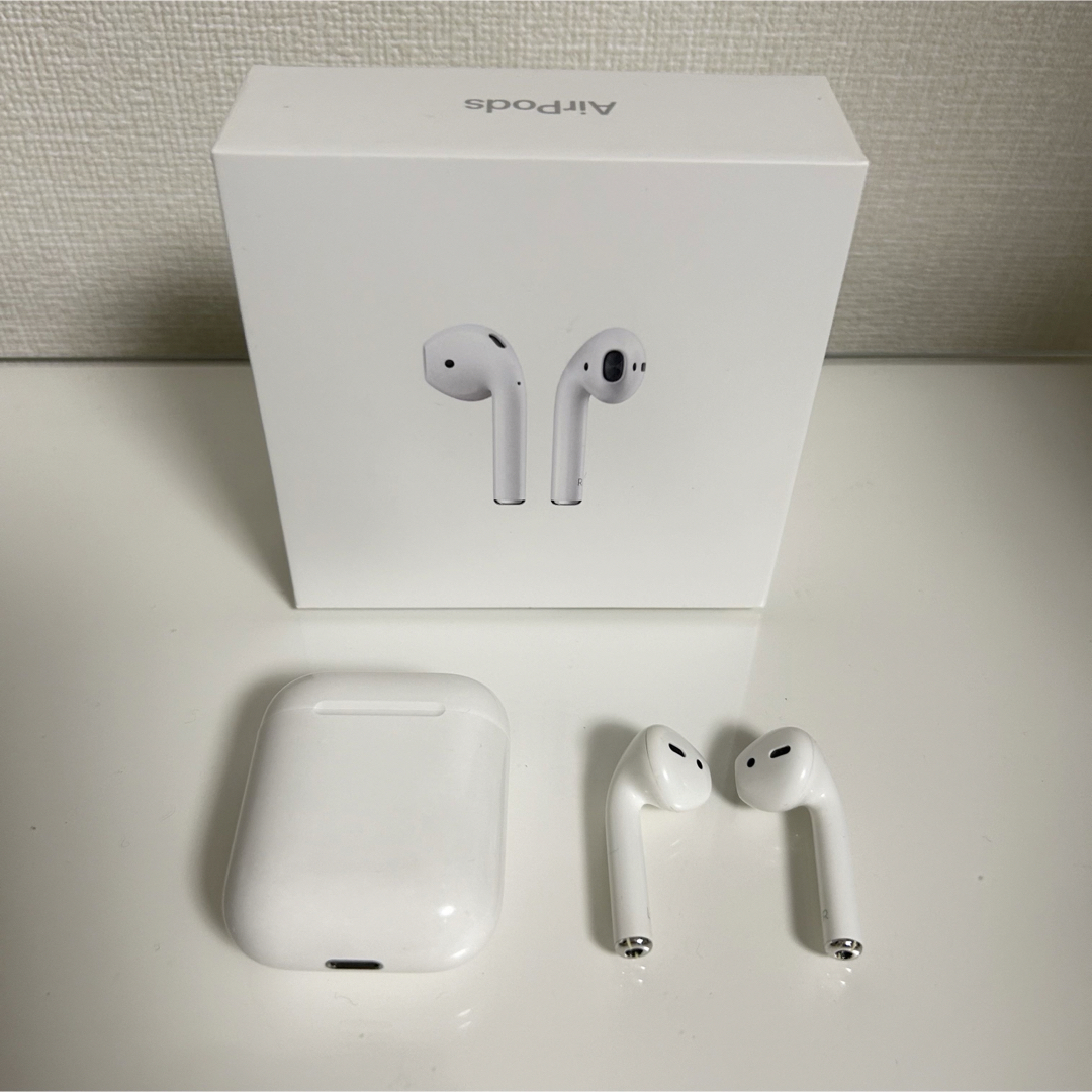 Apple(アップル)のAirPods第一世代 スマホ/家電/カメラのオーディオ機器(ヘッドフォン/イヤフォン)の商品写真