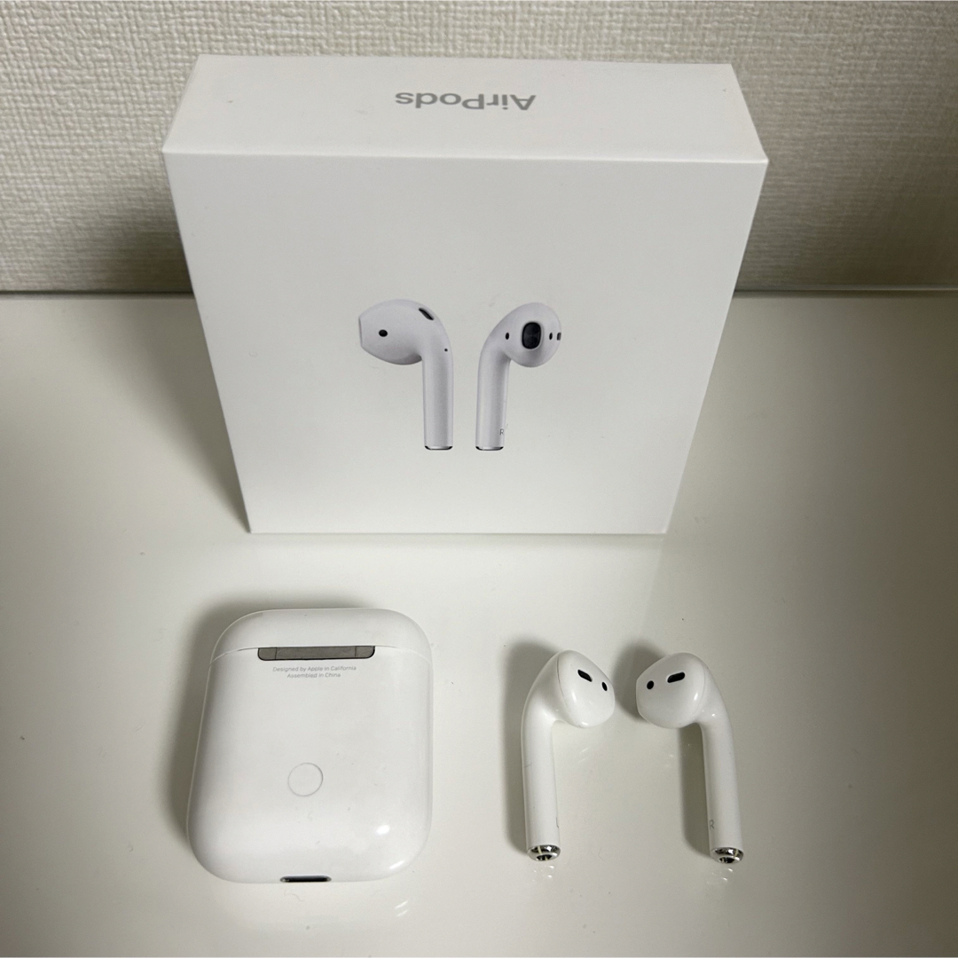 Apple(アップル)のAirPods第一世代 スマホ/家電/カメラのオーディオ機器(ヘッドフォン/イヤフォン)の商品写真