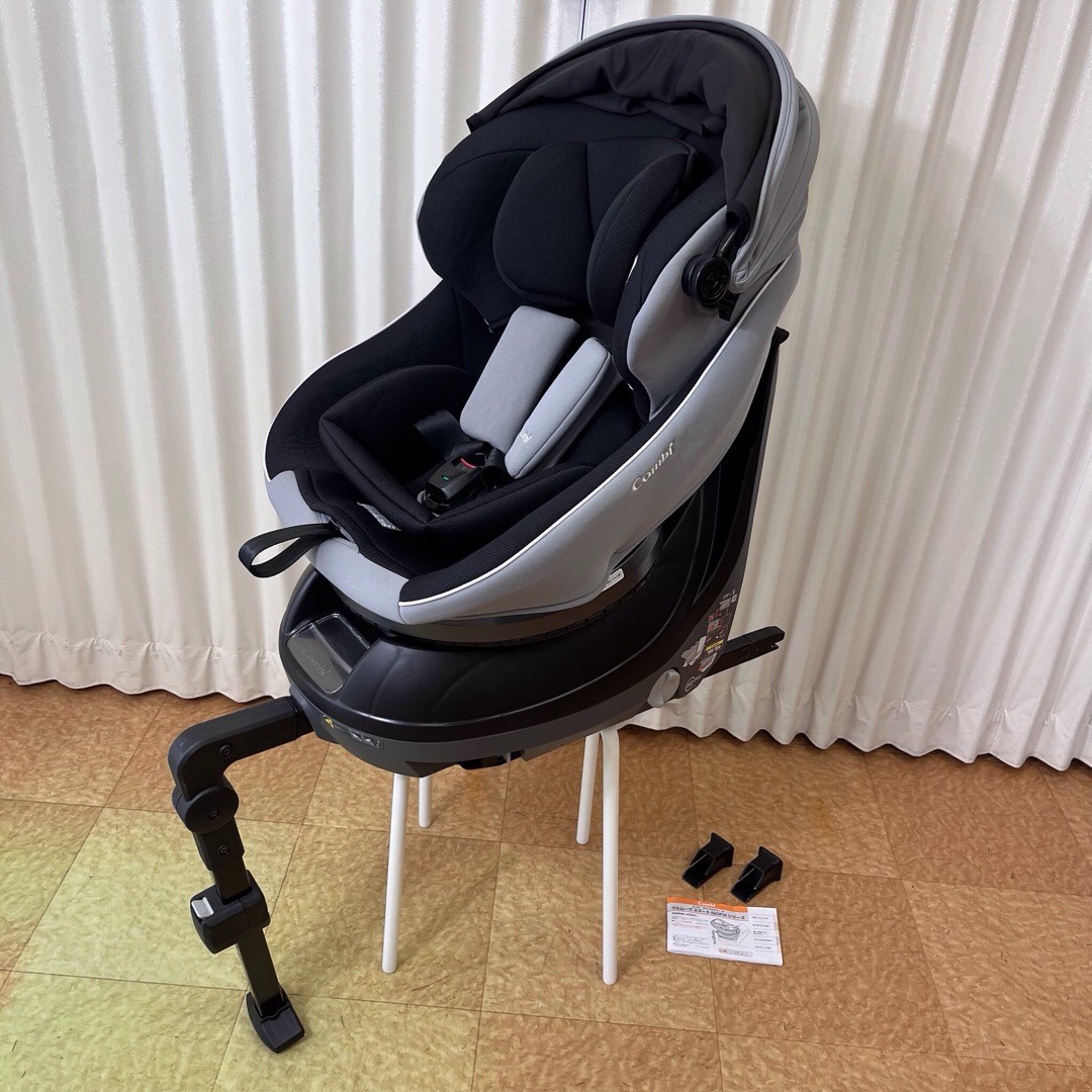 combi(コンビ)のクリーニング済　☆美品☆　コンビ　新生児OK　クルムーヴ　ISOFIX 　グレー キッズ/ベビー/マタニティの外出/移動用品(自動車用チャイルドシート本体)の商品写真