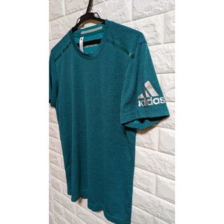 アディダス(adidas)のadidas　アディダス　Tシャツ　グリーン　速乾性　スポーツ　ロゴ入り(Tシャツ/カットソー(半袖/袖なし))