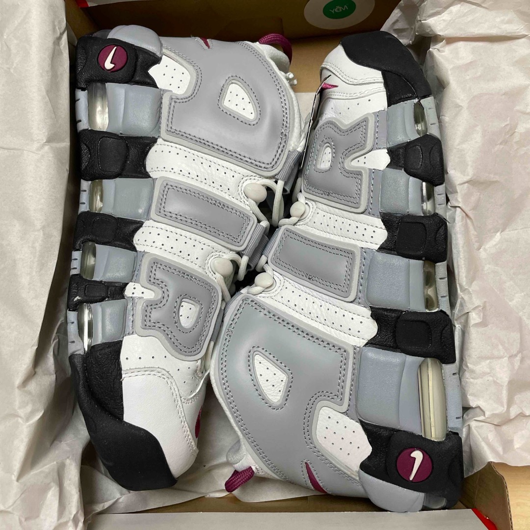 NIKE(ナイキ)のNIKE (WMNS) AIR MORE UPTEMPO メンズの靴/シューズ(スニーカー)の商品写真