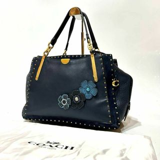 コーチ(COACH)の【美品】COACH 2way ハンドバッグ　スウェード　フラワー　金チャーム(ハンドバッグ)