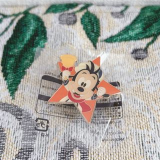 ディズニー(Disney)のディズニーランド・シー　ゲーム景品　ピンバッジ　クリスマスコス　マックス・グーフ(バッジ/ピンバッジ)