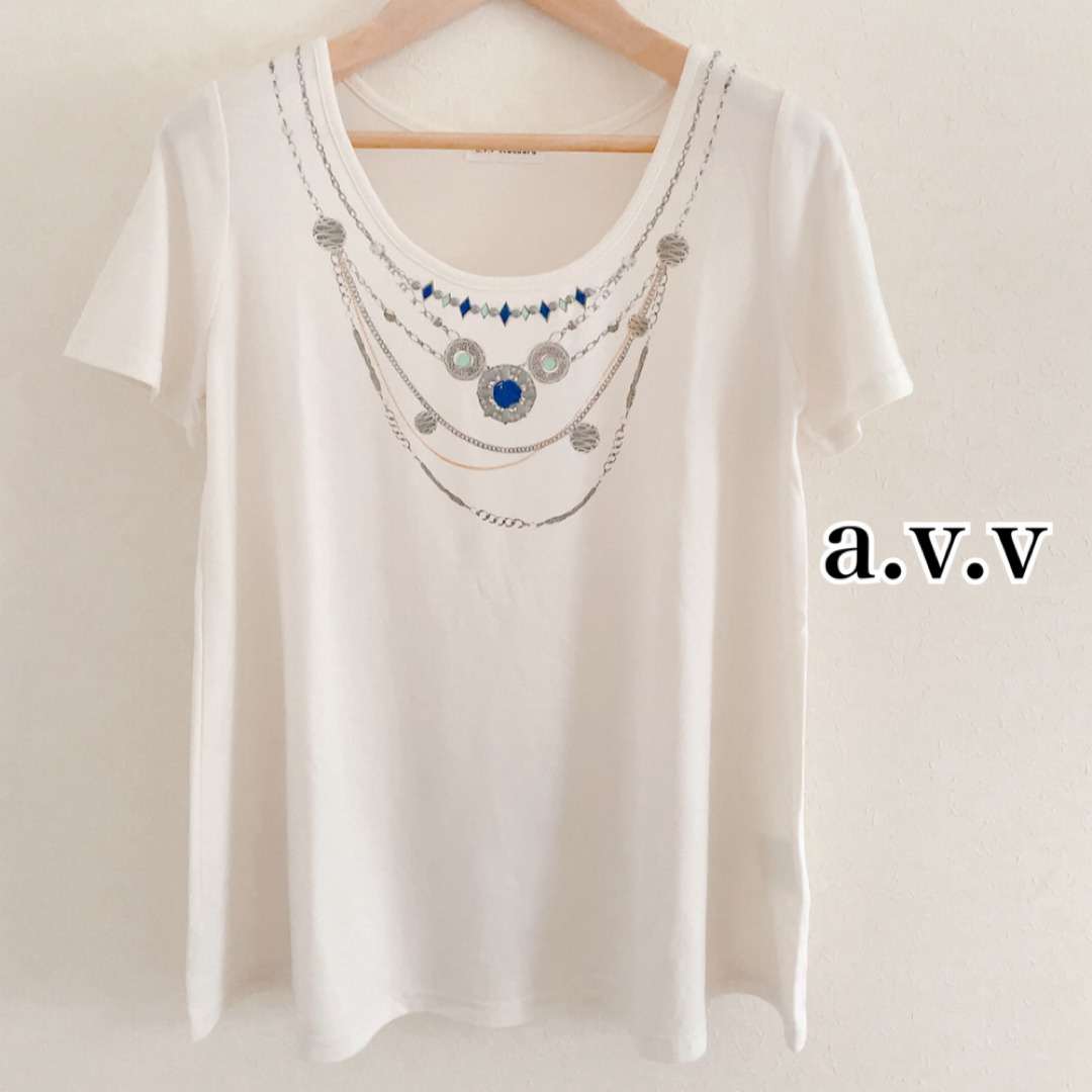 a.v.v(アーヴェヴェ)のavv 半袖Tシャツ 白 S レディースカットソー レディースのトップス(Tシャツ(半袖/袖なし))の商品写真