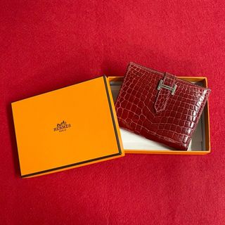 エルメス(Hermes)のほぼ未使用 箱付き □H 刻印 HERMES エルメス ベアン コンパクト アリゲーター レザー 二つ折り 財布 ミニ ウォレット レッド 62154(財布)