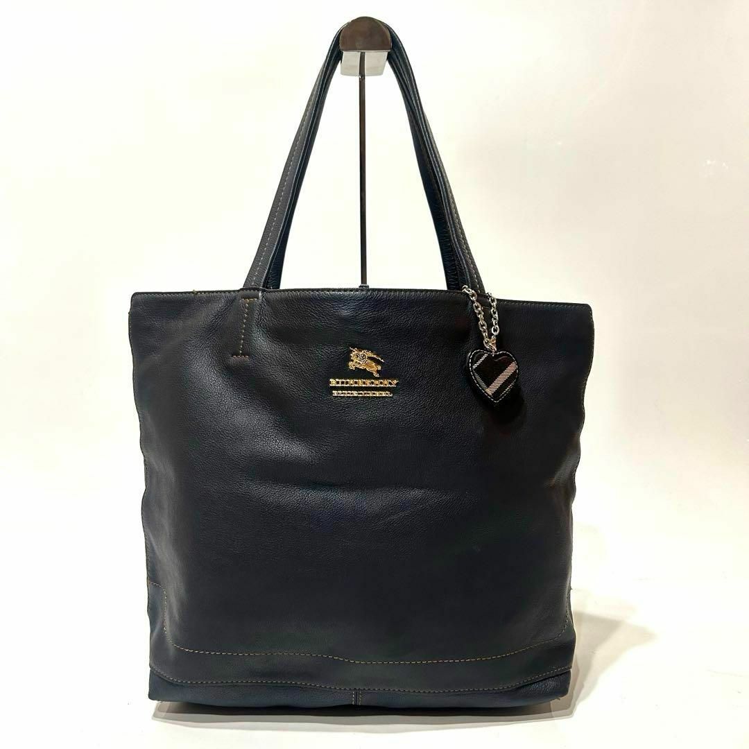 BURBERRY BLUE LABEL(バーバリーブルーレーベル)の【美品】BURBERRY ブルーレーベル　トートバッグ　ハートチャーム レザー レディースのバッグ(トートバッグ)の商品写真