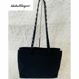 Salvatore Ferragamo - 【Salvatore Ferragamo】ヴァラ チェーン ショルダーバッグ 黒