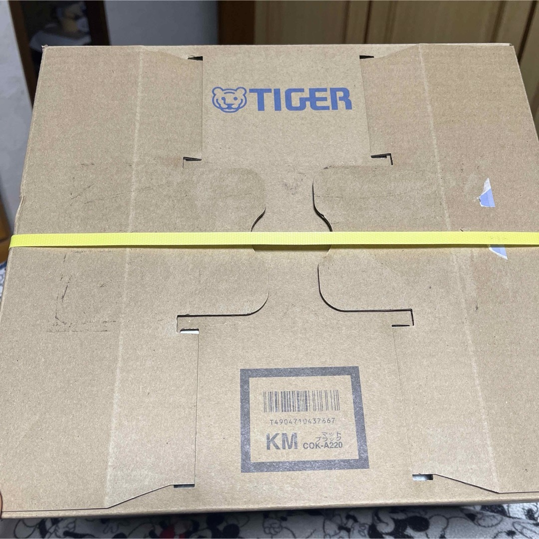 TIGER(タイガー)の新品未使用　未開封　送料込み　TIGER 電気圧力鍋 COK-A220 スマホ/家電/カメラの調理家電(調理機器)の商品写真