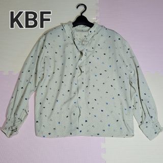 ケービーエフ(KBF)のKBF　ブラウス シャツ ドット 水玉 花柄 フリル くすみカラー(シャツ/ブラウス(長袖/七分))