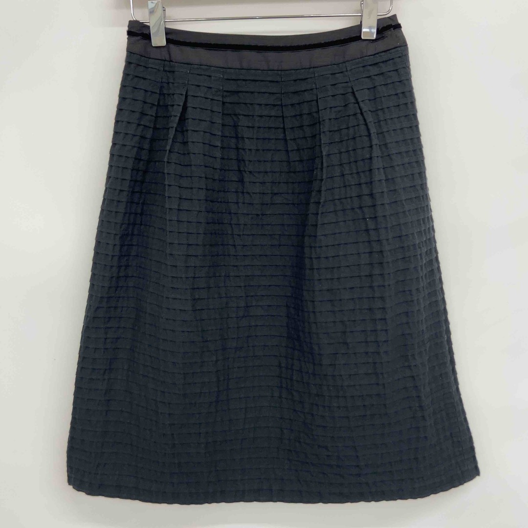 TO BE CHIC(トゥービーシック)のTO BE CHIC トゥービーシック　黒　ブラック　 レディース ひざ丈スカート レディースのスカート(ひざ丈スカート)の商品写真