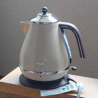 デロンギ(DeLonghi)のデロンギ　電気ケトル　KBOV1200J-BG ドルチェベージュ(電気ケトル)