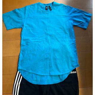 アディダス(adidas)のadidas Tシャツ(Tシャツ/カットソー(半袖/袖なし))