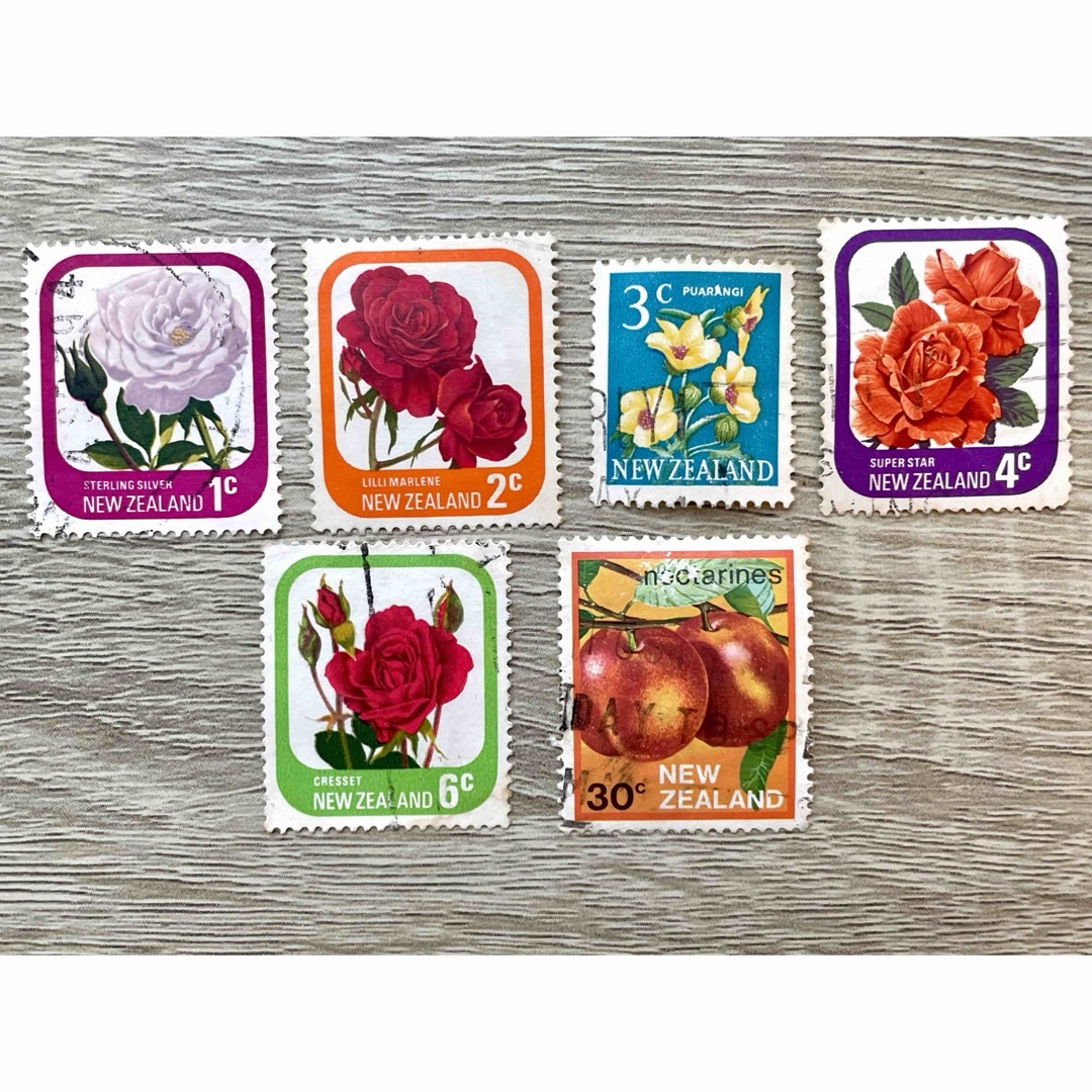 海外切手　12枚　ニュージーランド他 エンタメ/ホビーのコレクション(使用済み切手/官製はがき)の商品写真